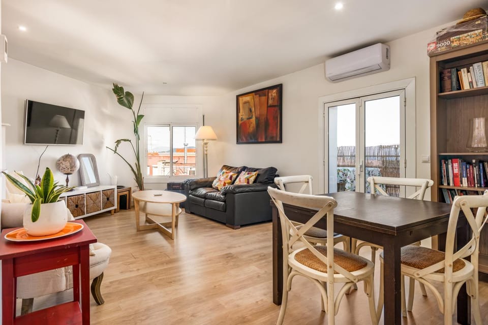 55m² Monthly Base w Terrace AC Apartment in Barcelona