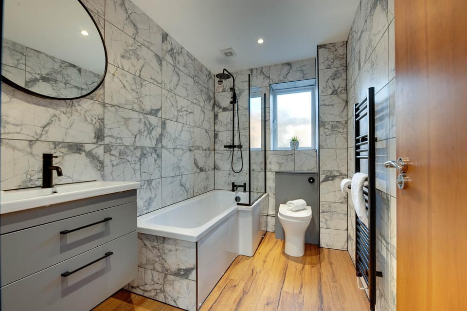 Shower, Toilet, Bathroom, Bath, towels