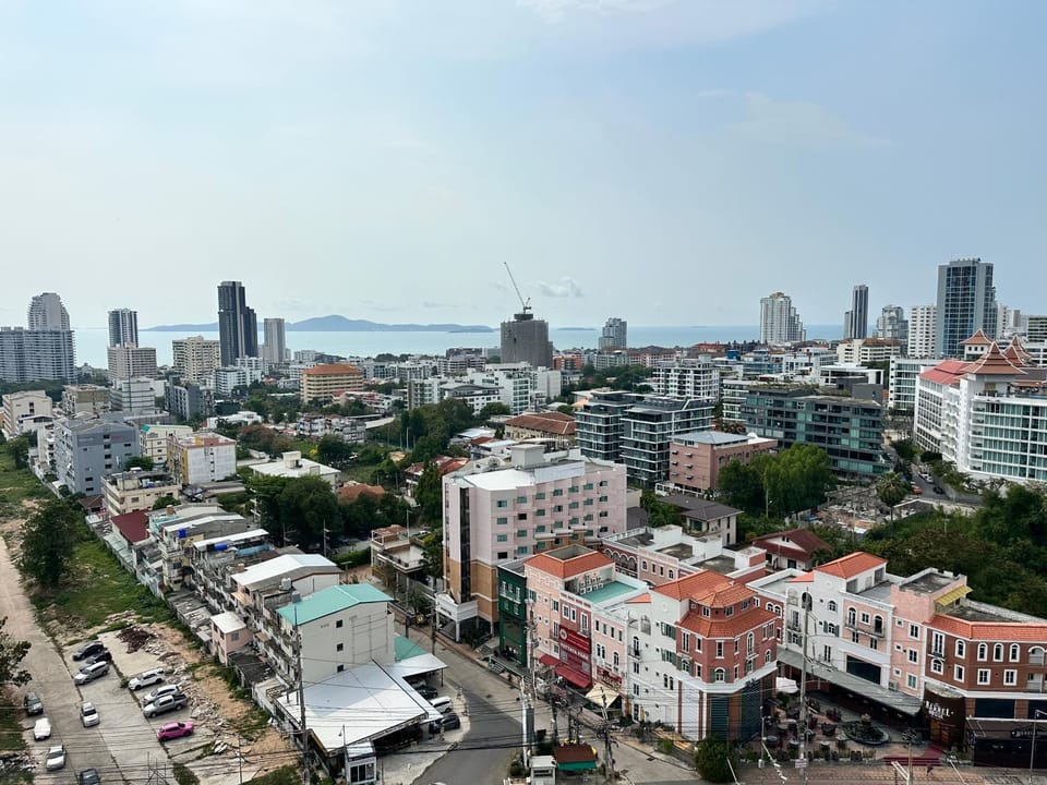 Day, Neighbourhood, Natural landscape, City view, Street view, Location