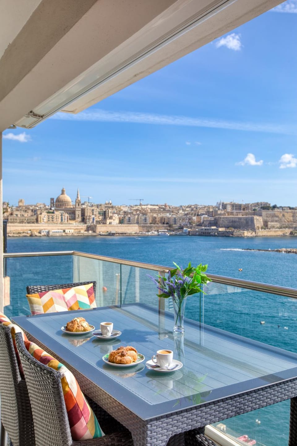 Natural landscape, Balcony/Terrace, Living room, Seating area, Dining area, Sea view