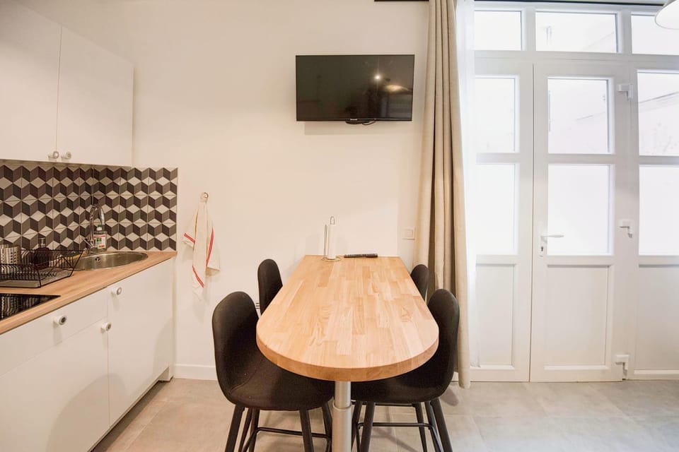 Charming Studio Steps Away from Montmartre Apartment in Paris