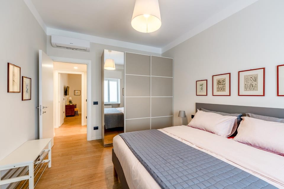 Bed, Photo of the whole room, Bedroom, wardrobe, air conditioner