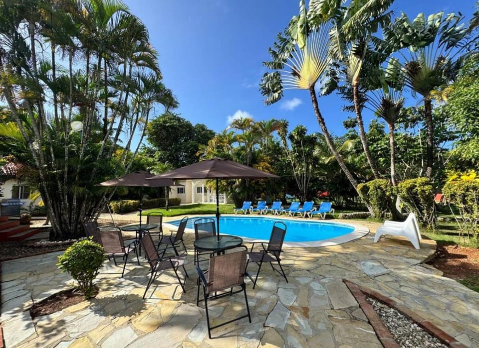 Patio, Garden, Pool view, Swimming pool, Swimming pool, sunbed