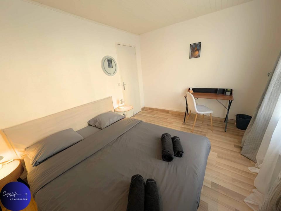 Bed, Photo of the whole room, Bedroom