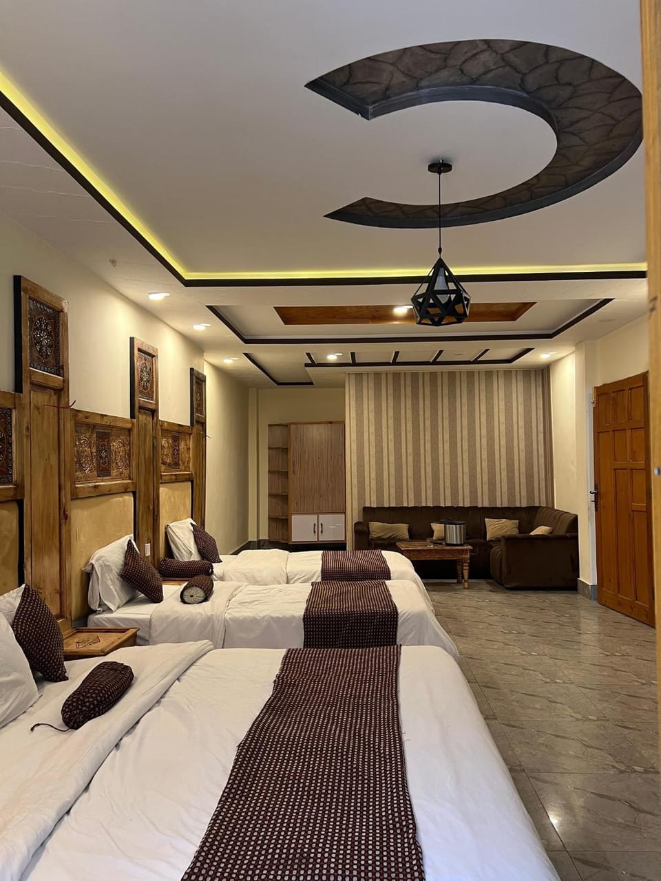 Property building, Restaurant/places to eat, Bed, Activities, Activities, TV and multimedia, View (from property/room), View (from property/room), Living room, Photo of the whole room, Seating area, Bedroom, Garden view, Garden view, Mountain view, Mountain view, Breakfast, VIP, VIP, VIP