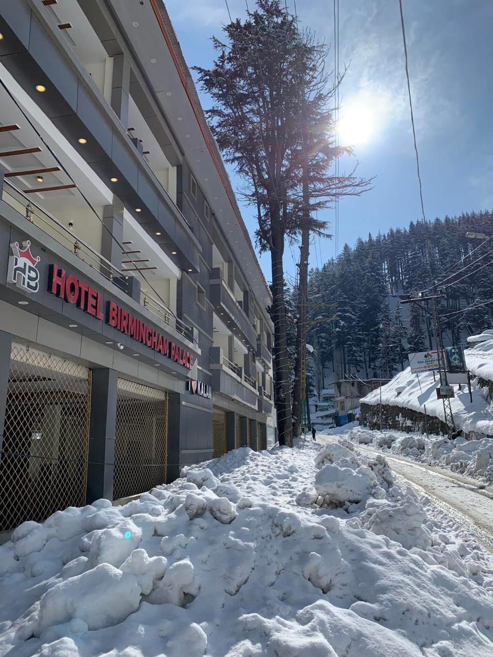 Property building, Restaurant/places to eat, Day, Natural landscape, Winter, Mountain view, Breakfast
