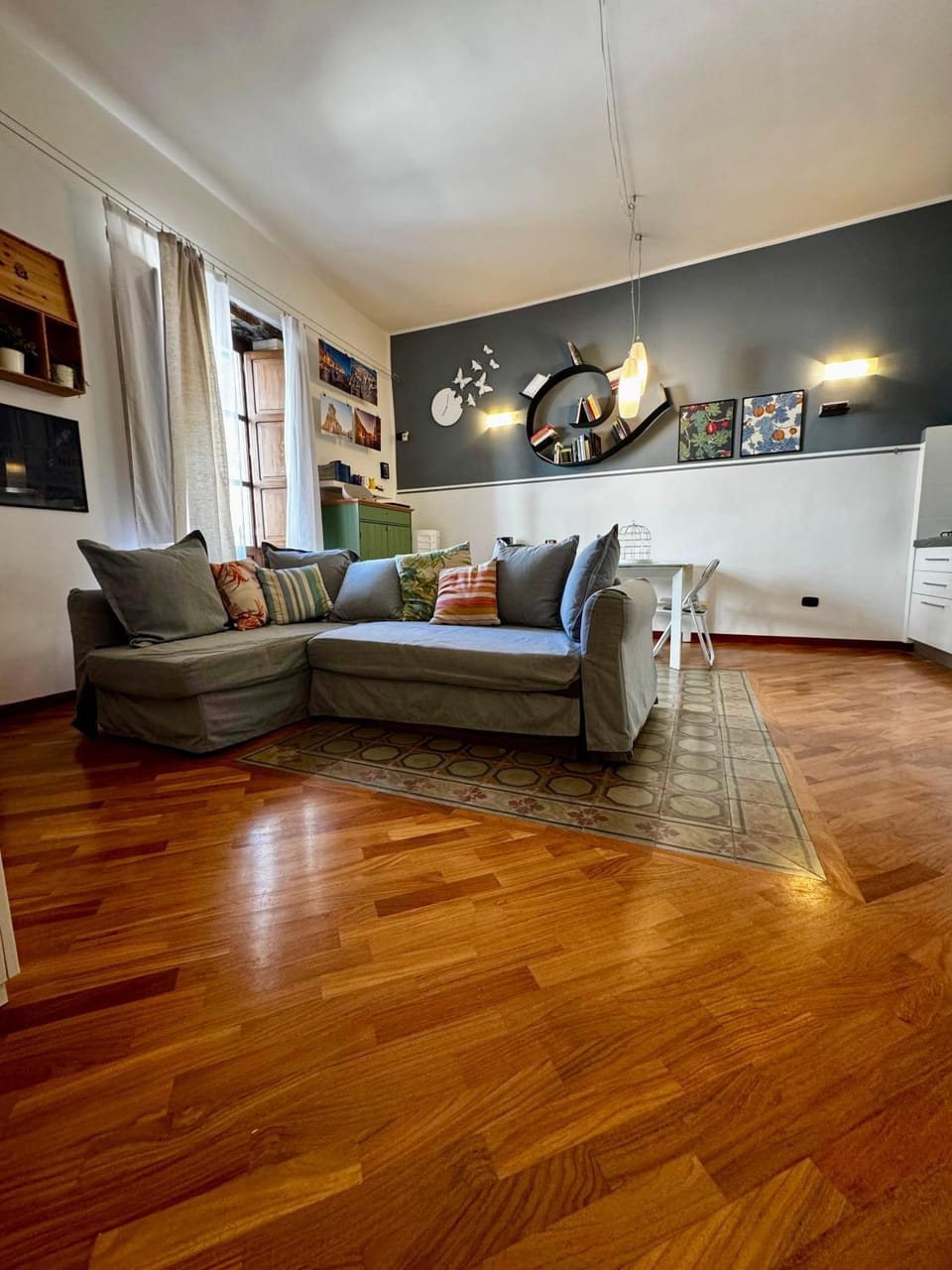 Day, Living room, Seating area