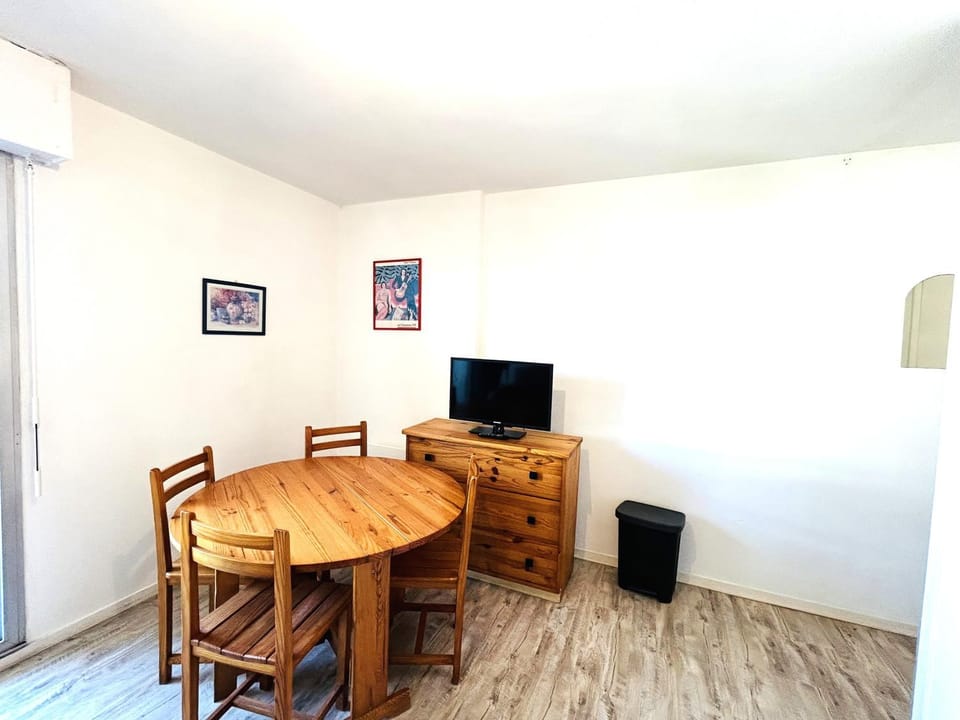 TV and multimedia, Dining area