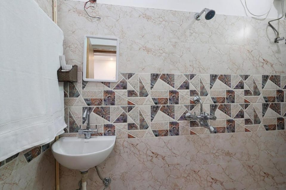 Myestay Ivory Ultra Luxury 3-Bedroom Flat Apartment in Varanasi