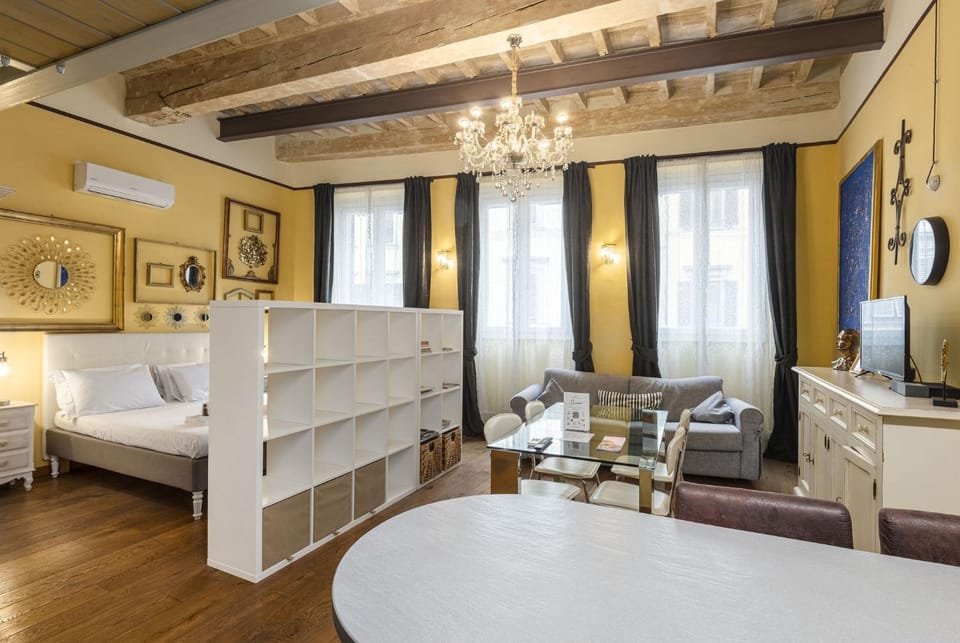Bed, TV and multimedia, Living room, Seating area