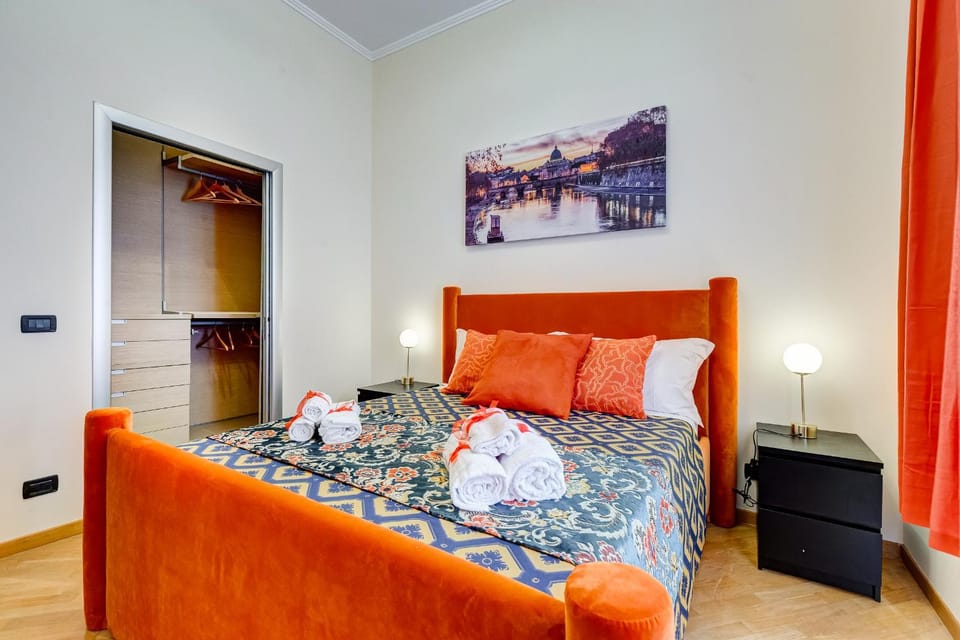 Photo of the whole room, Bedroom, towels