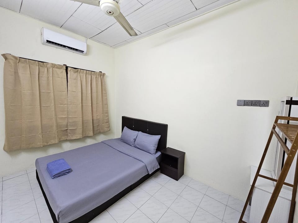 Bed, Photo of the whole room, Bedroom, air conditioner