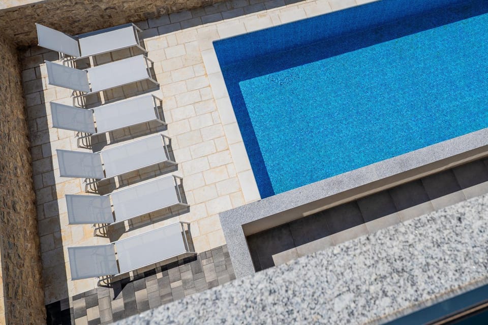Swimming pool, sunbed