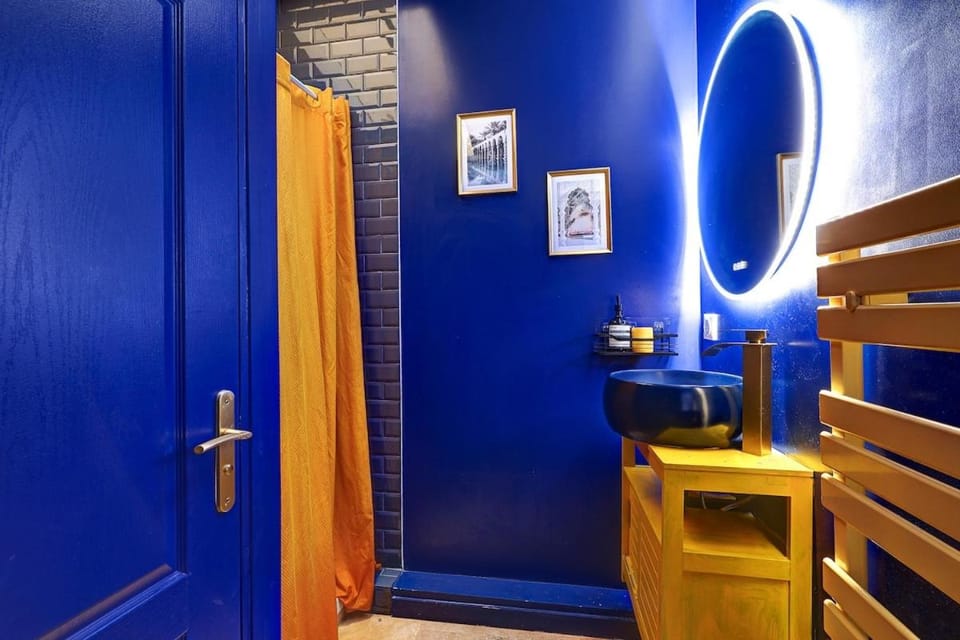 Sacré Coeur, Netflix & Chill by ecoflats Apartment in Paris