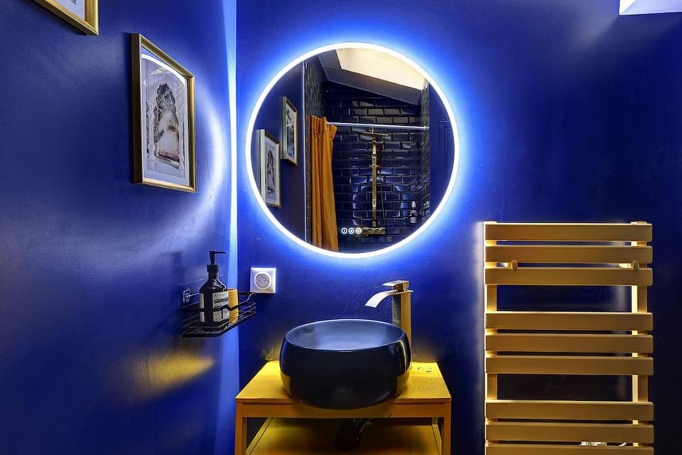 Sacré Coeur, Netflix & Chill by ecoflats Apartment in Paris