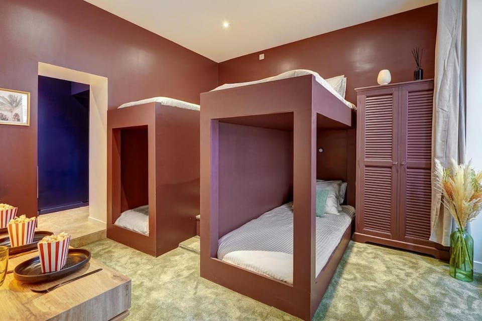Sacré Coeur, Netflix & Chill by ecoflats Apartment in Paris
