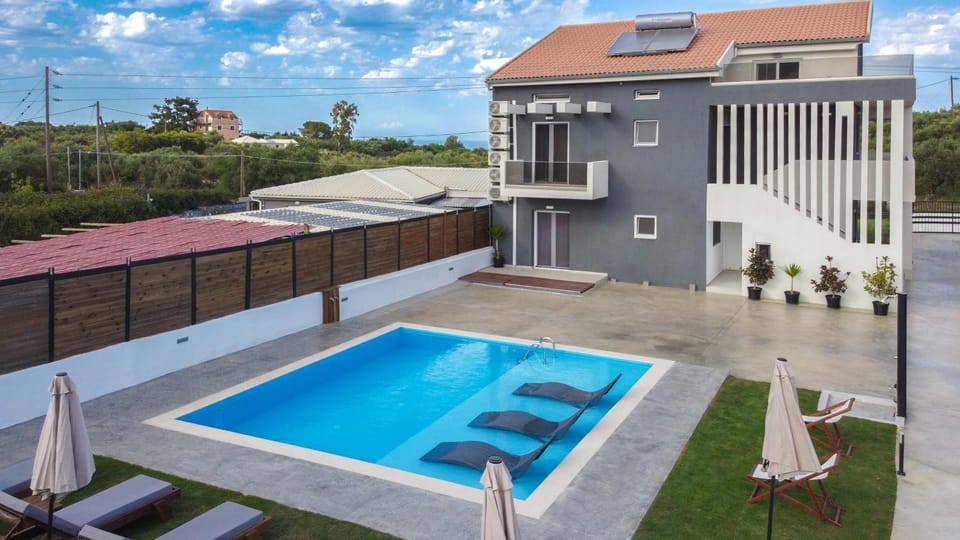 Property building, Day, Pool view, Swimming pool, sunbed