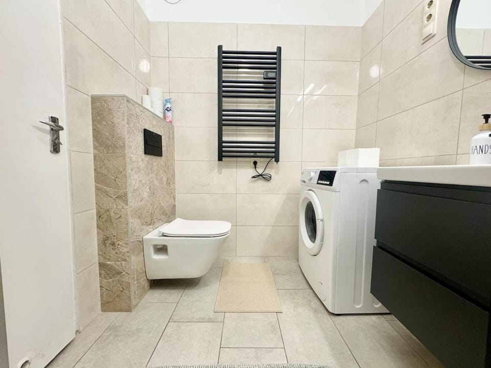 K16 Central Spacious 2BR Apartment in Budapest