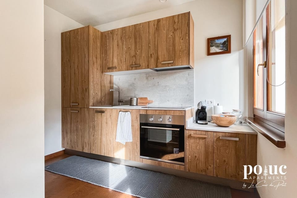 Kitchen or kitchenette, oven