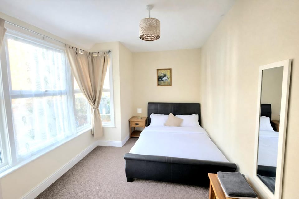 City Stay - free parking Apartment in Worcester