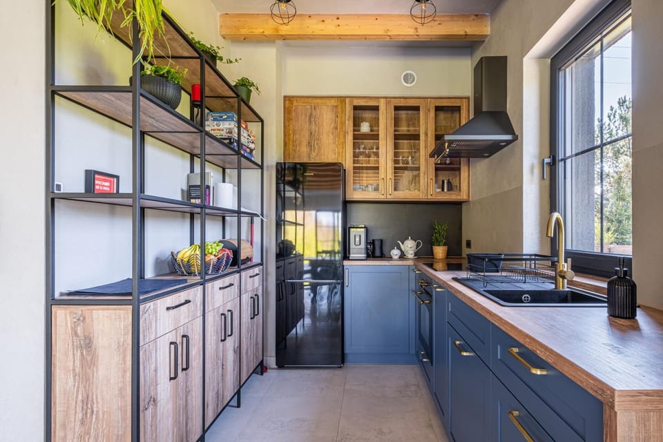 Kitchen or kitchenette, kitchen