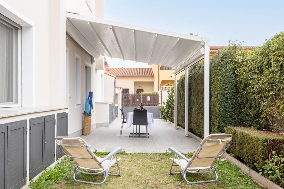 Balcony/Terrace, Seating area, Dining area, Garden view