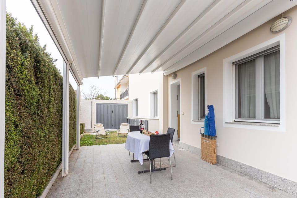Patio, Garden, Dining area, Garden view