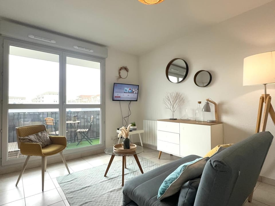 TV and multimedia, Living room, Seating area, heating, internet