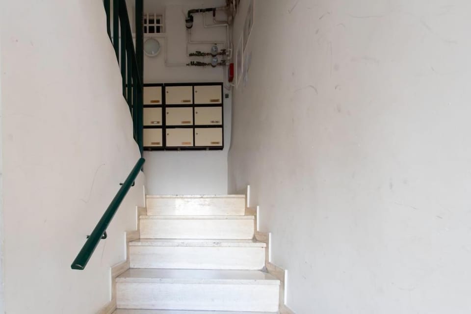 #16 Staywizus -1BDR Flower market, Old Town, 1min beach AC Apartment in Nice
