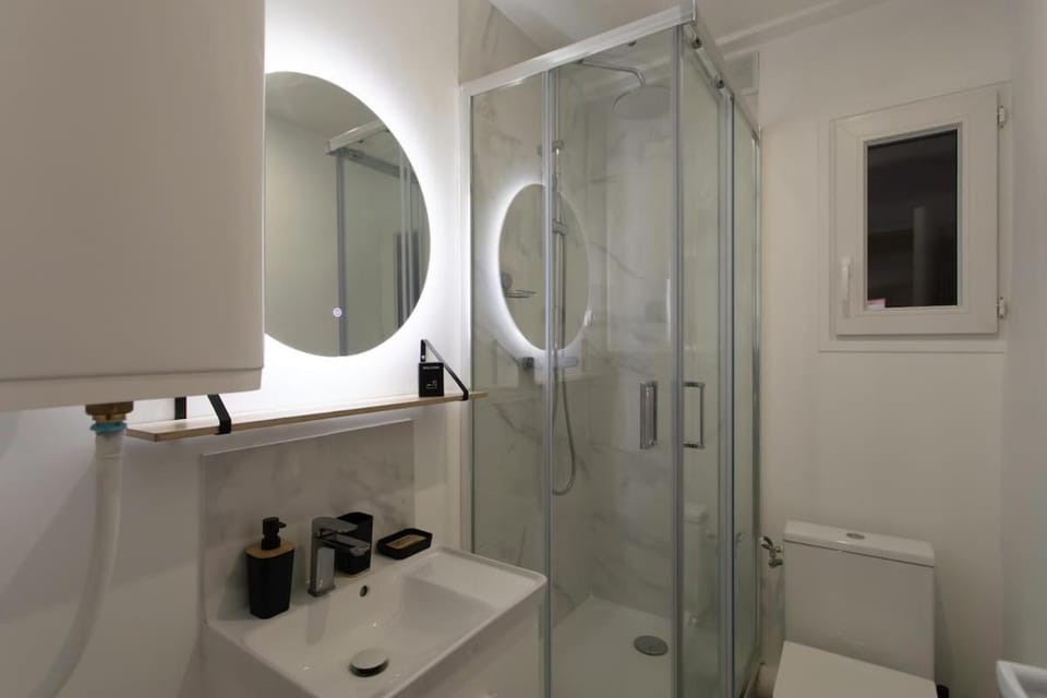 #16 Staywizus -1BDR Flower market, Old Town, 1min beach AC Apartment in Nice