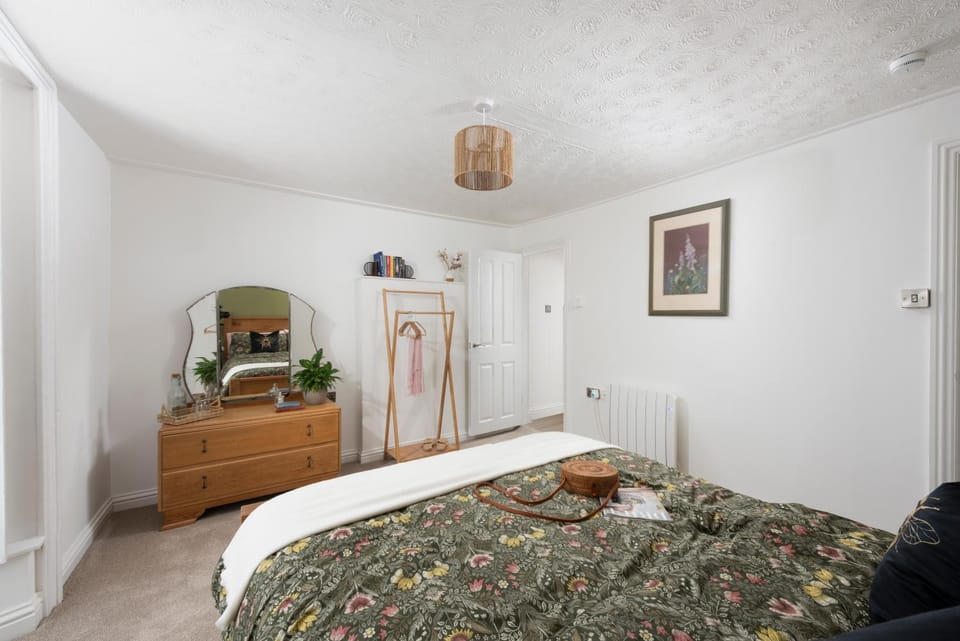 City Centre 1 bed Georgian flat with courtyard Apartment in Truro