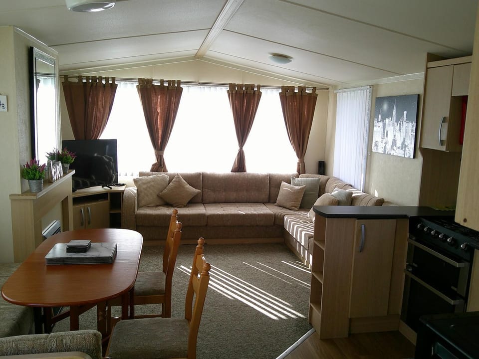 TV and multimedia, Living room, Dining area