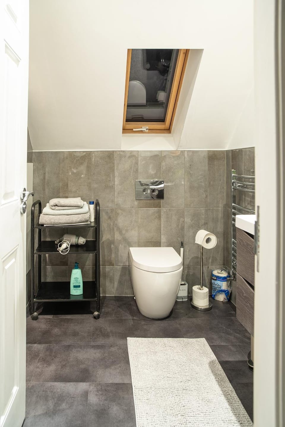 Toilet, Bathroom, towels