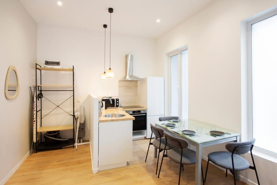 Kitchen or kitchenette, stove