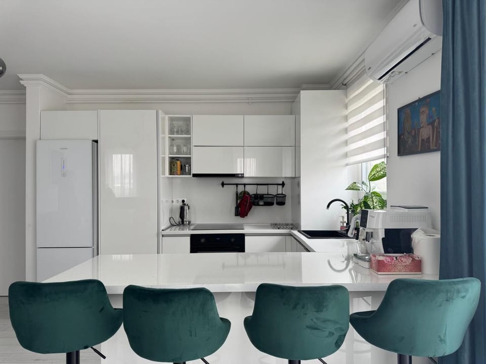 Kitchen or kitchenette, Seating area, Dining area, minibar, oven