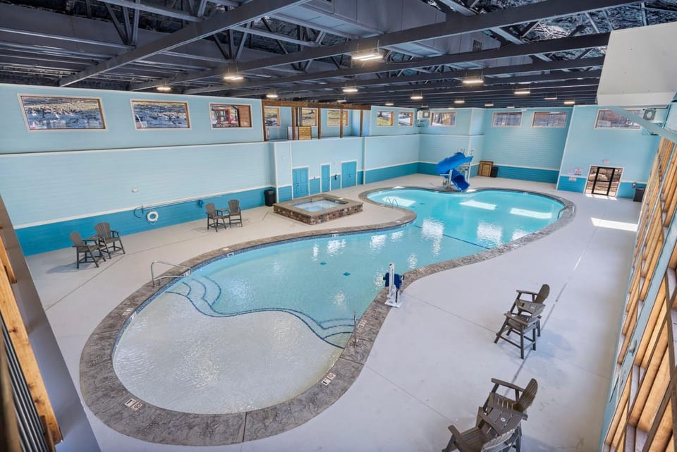 Free Local Attraction Tickets-Private Hot Tub-Near Thunder Ridge and Table Rock-Cmty Pool House in Ridgedale