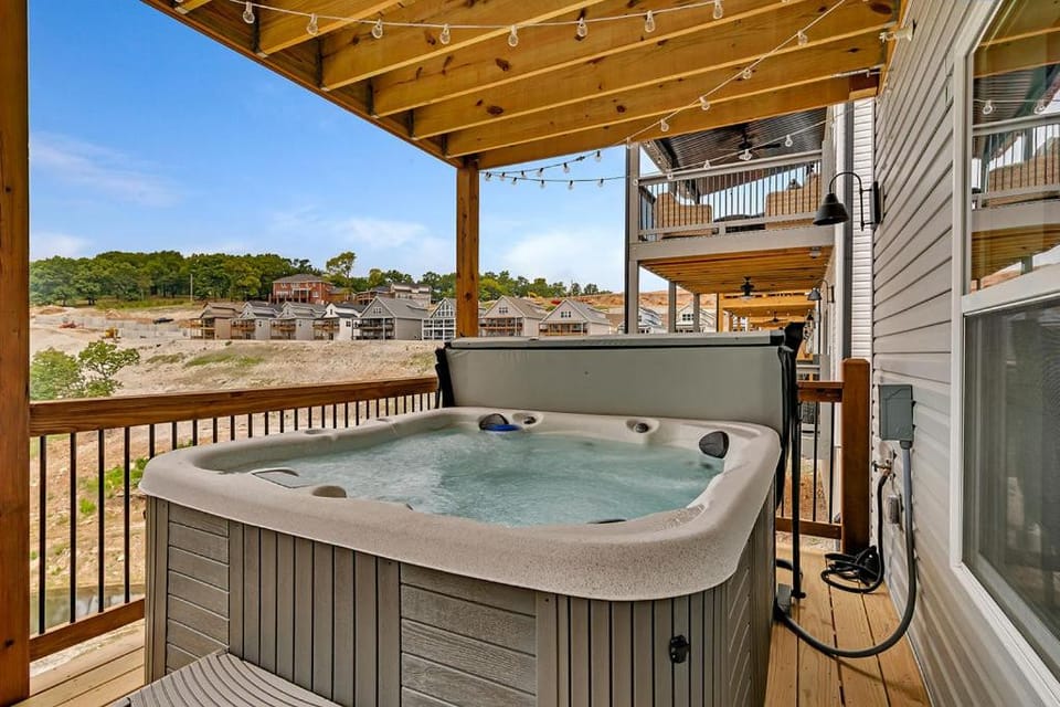 Lake Therapy 2 Bedroom House in Branson