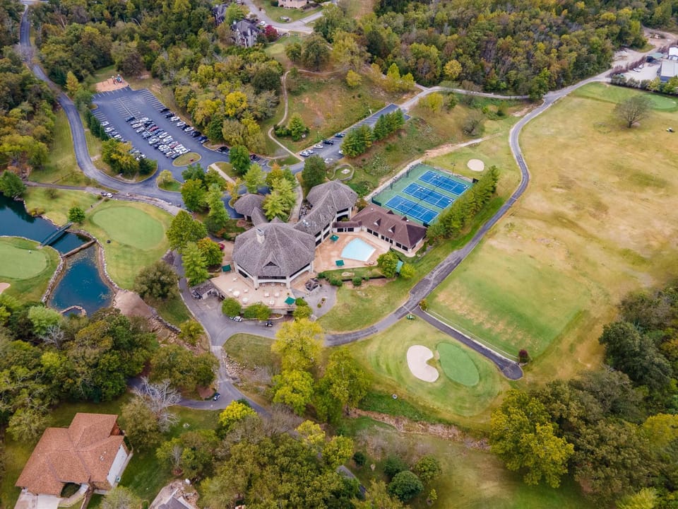 Stonebridge Resort, Golf Course, Pools, Upgraded Decor, Free Tickets House in Table Rock Lake