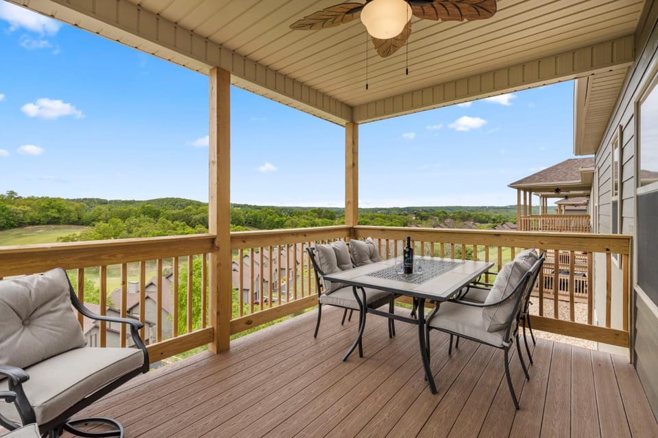 Stonebridge Resort, Golf Course, Pools, Upgraded Decor, Free Tickets House in Table Rock Lake