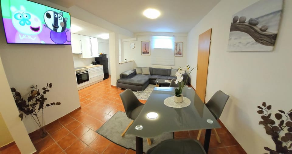 Communal lounge/ TV room, Living room, Dining area