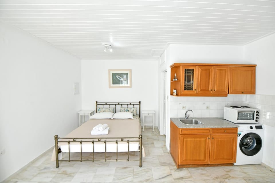 Kitchen or kitchenette, Bedroom