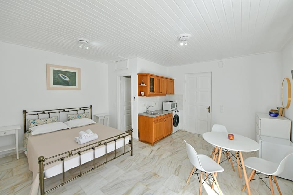 Kitchen or kitchenette, Photo of the whole room, Bedroom