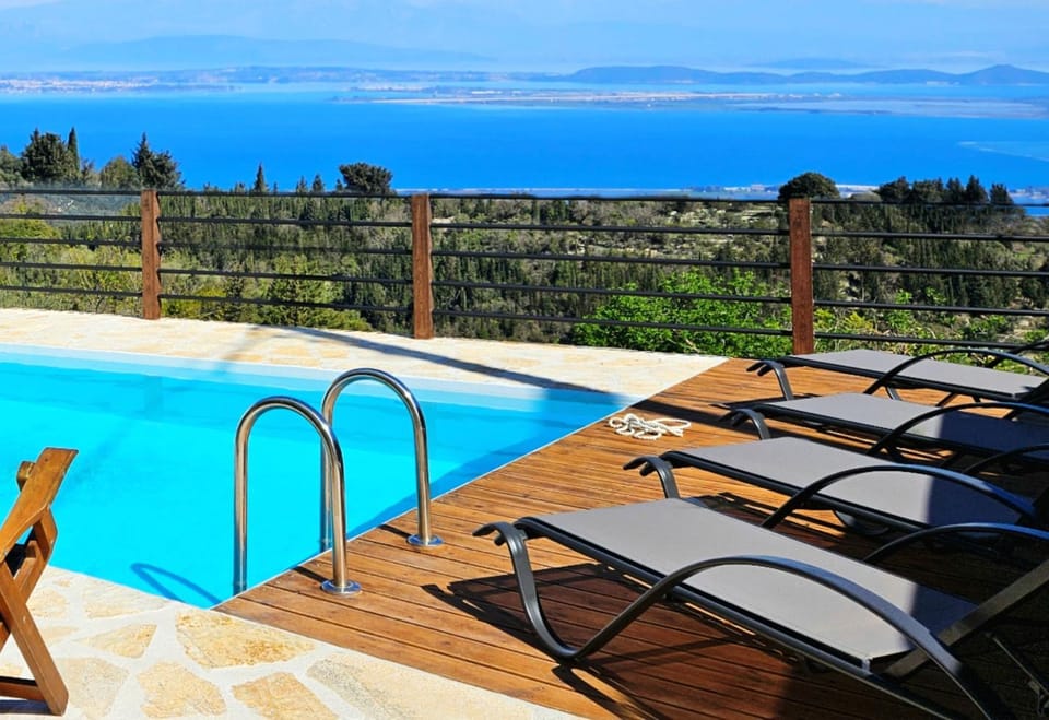 View (from property/room), Pool view, Sea view