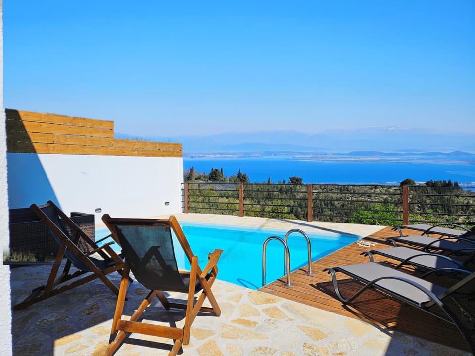 Natural landscape, View (from property/room), Balcony/Terrace, Pool view, Sea view, Swimming pool, sunbed