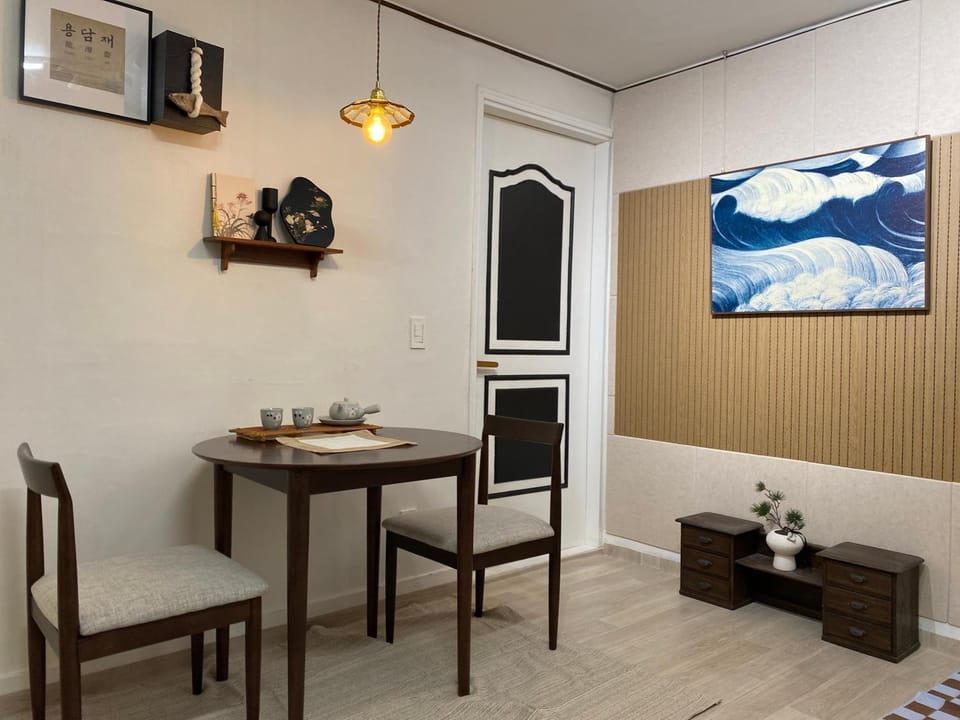 Seating area, Dining area