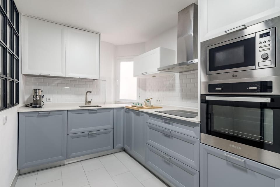 Kitchen or kitchenette, dishwasher, oven, stove, toaster