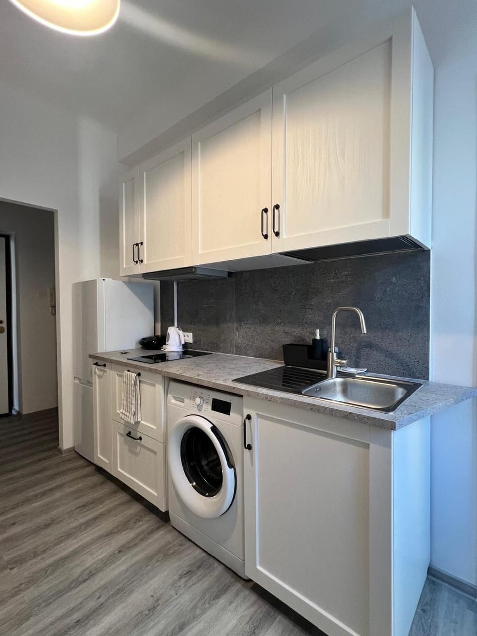 Kitchen or kitchenette, washing machine