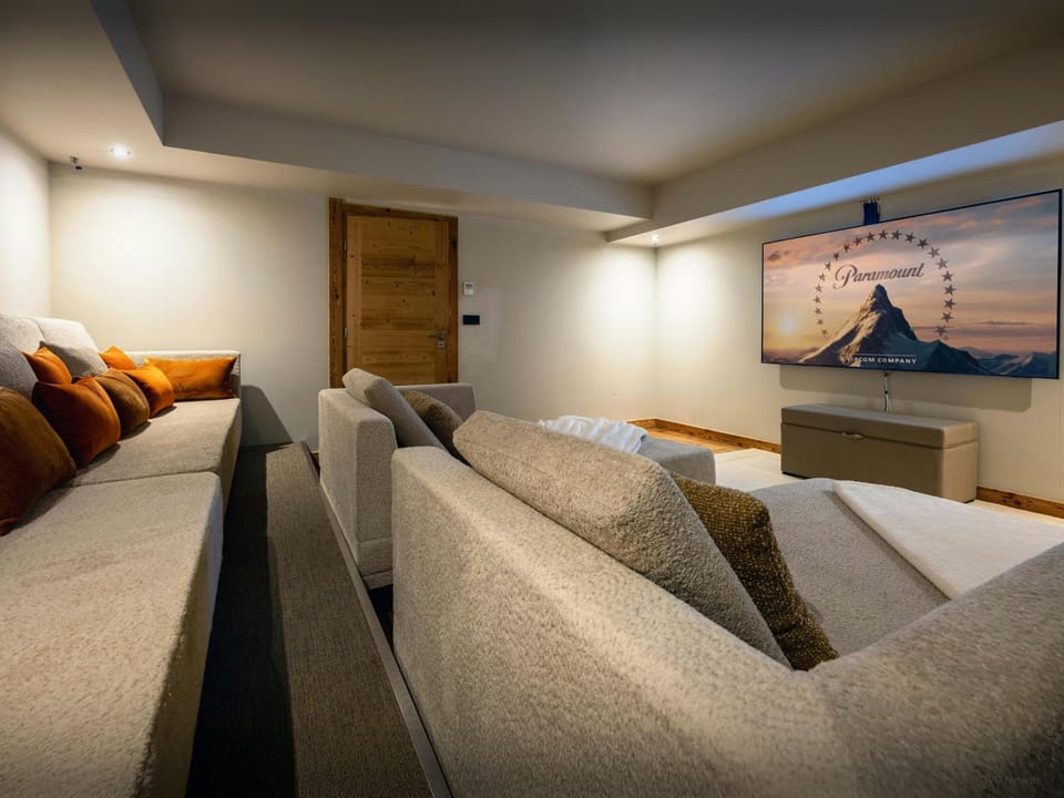 TV and multimedia, Seating area, Evening entertainment