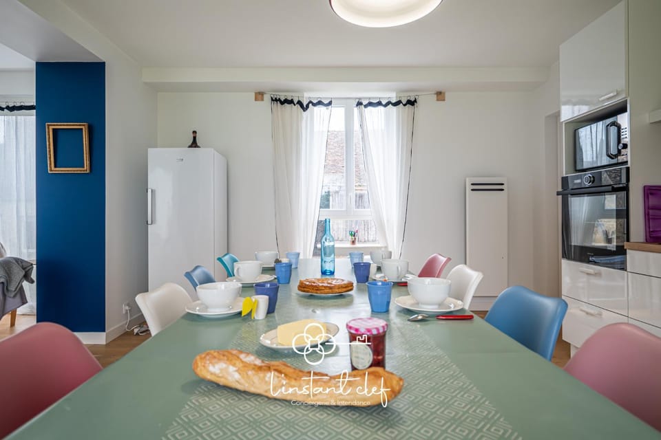 Kitchen or kitchenette, Food and drinks, Dining area, Food
