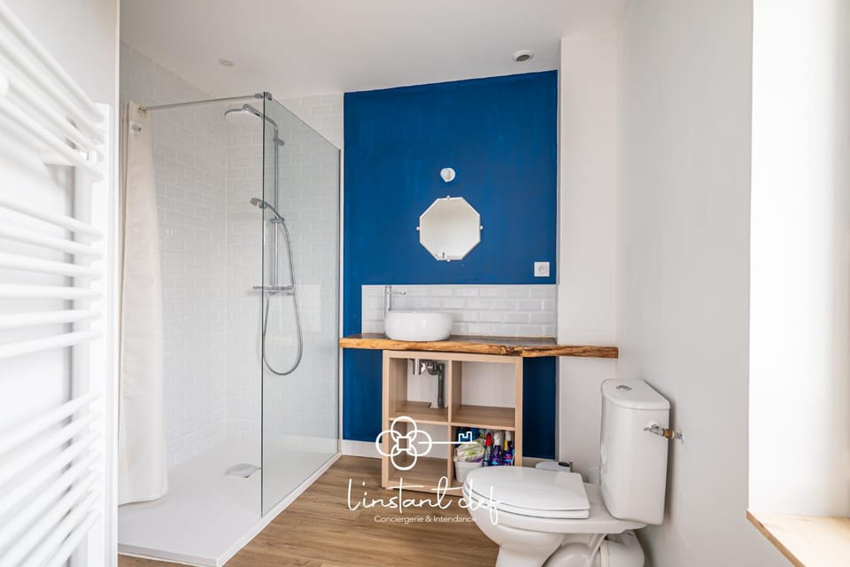 Shower, Toilet, Bathroom